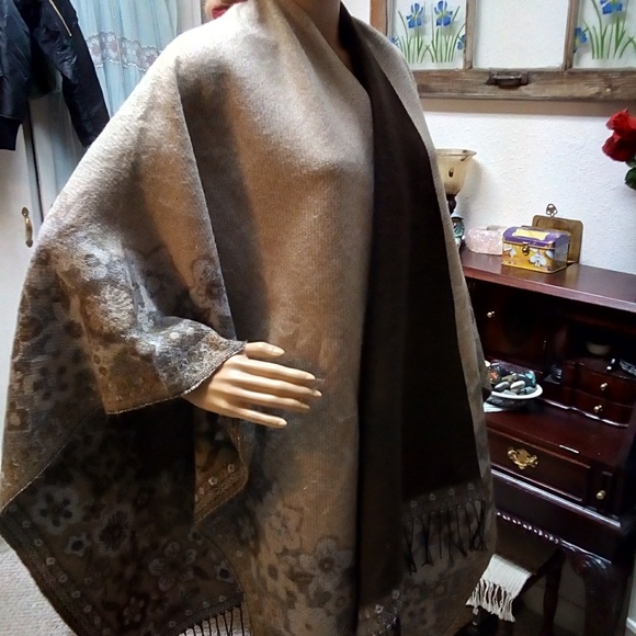 Reversable cape - Picture 5 of 6